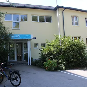 https://muffin-hostel.saalbachhinterglemmhotels.com