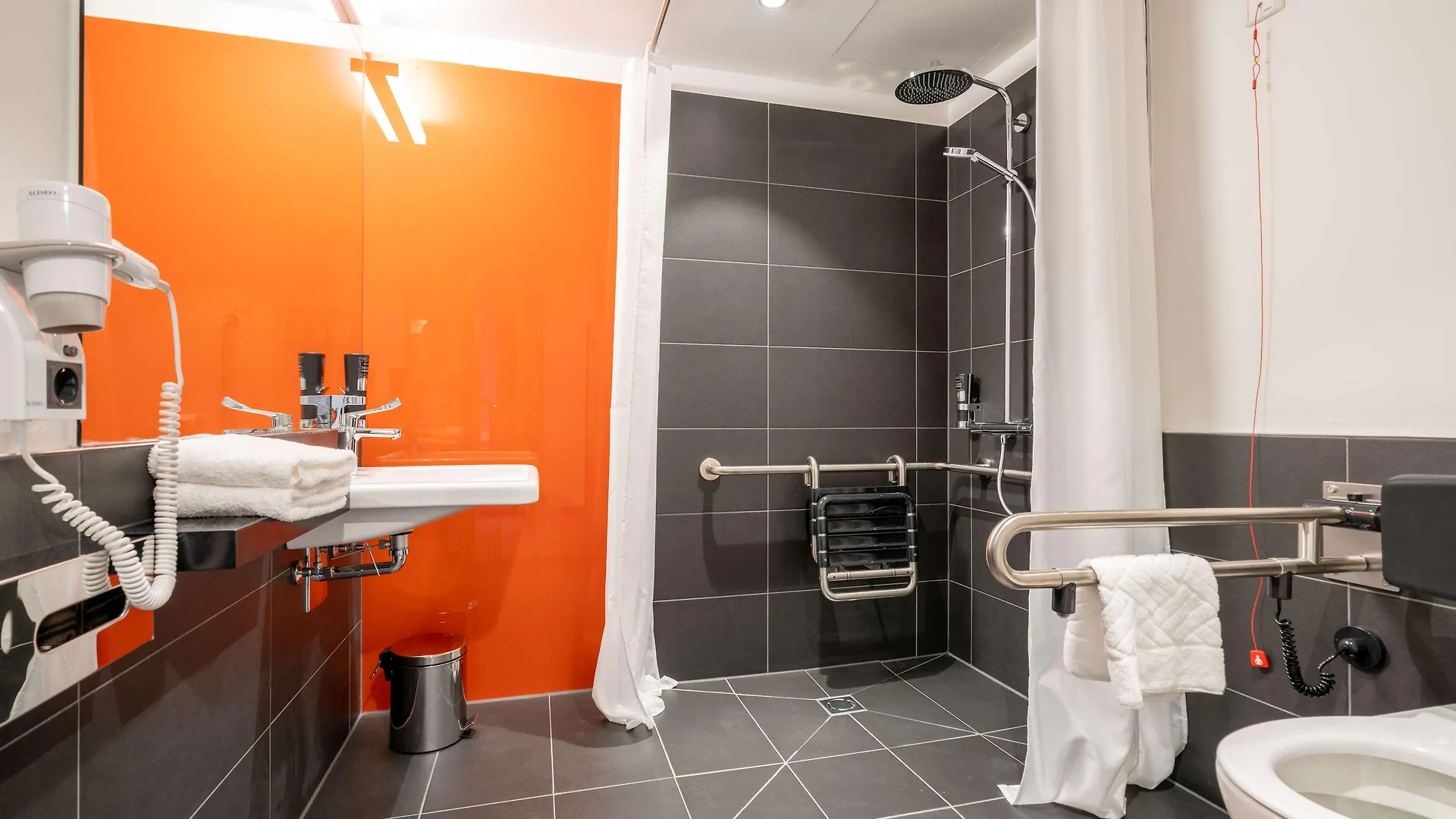 Campanile Vienna South Hotell