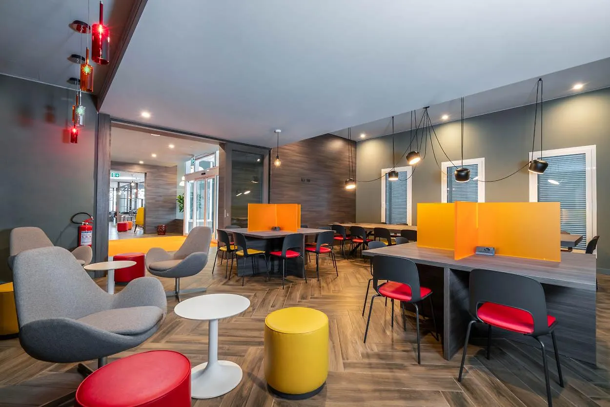 Campanile Vienna South Hotell 3*,