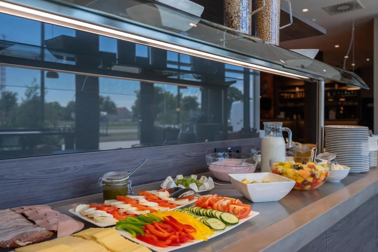 Campanile Vienna South Hotell 3*,